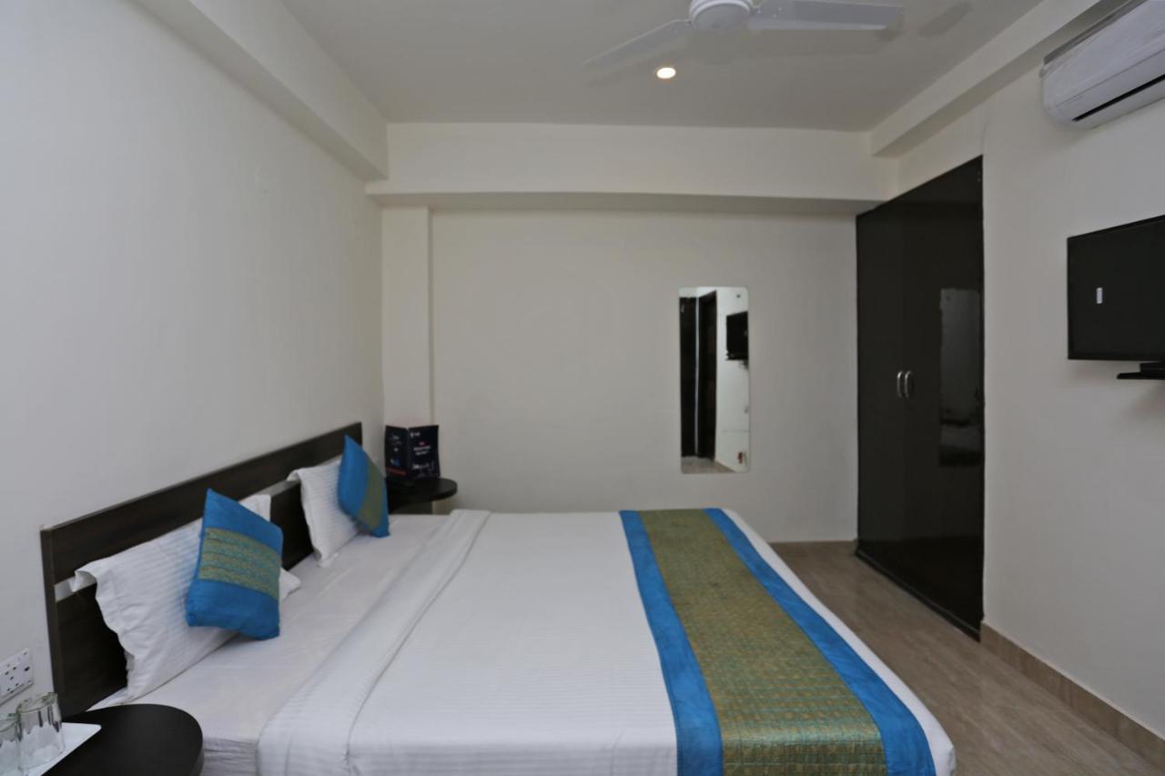 Hotel The Westend Green Нью-Дели Экстерьер фото